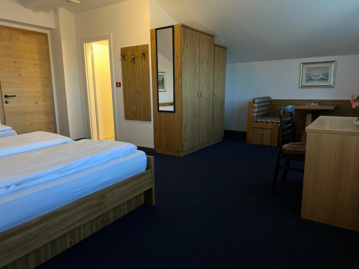 Vierbettzimmer mit Bergblick